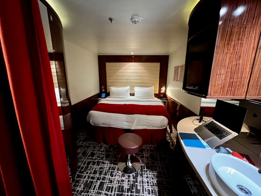 An interior stateroom on the Norwegian Epic